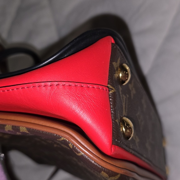 Louis Vuitton Brown and Red Satchel with Iconic Monogram and Gold Accents - Picture 4 of 16